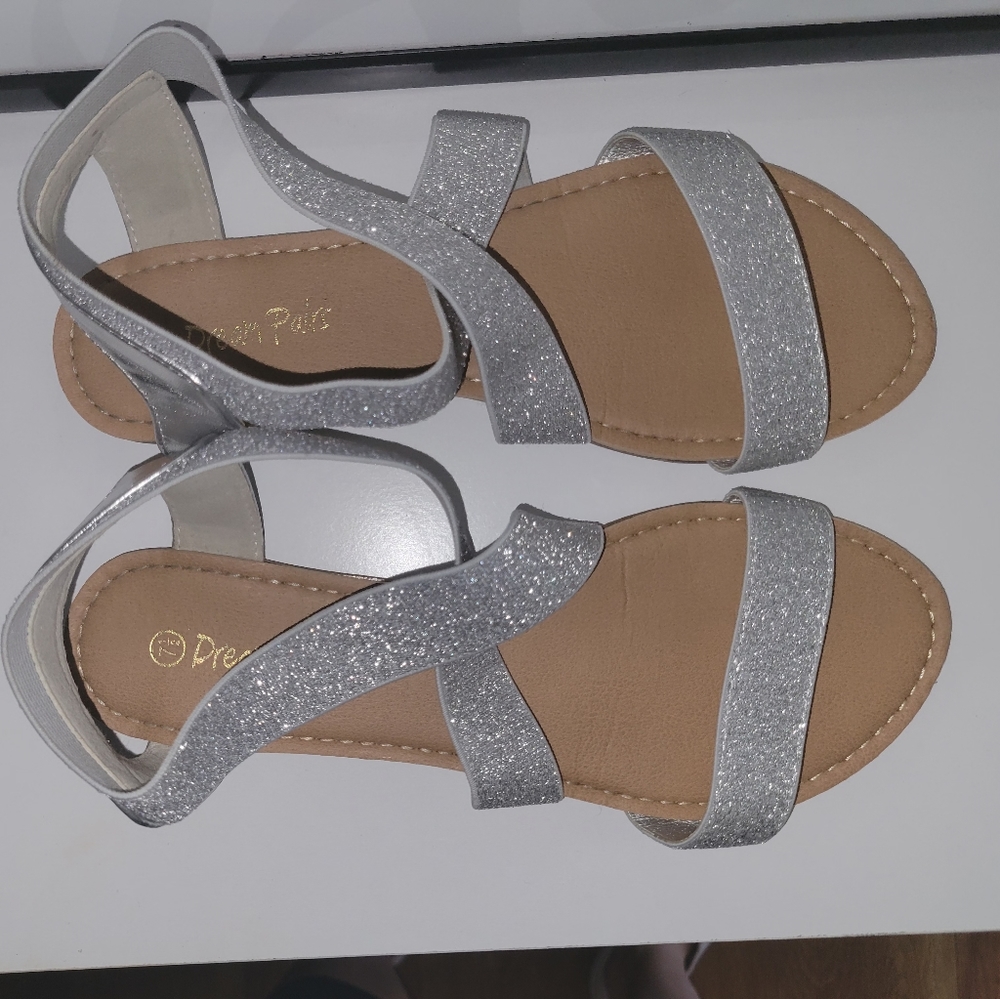 Dreampairs sandal like new in box silver 7.5 women